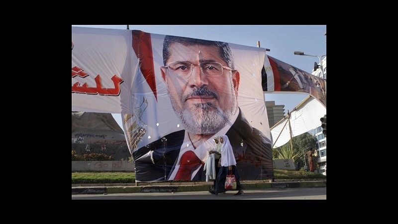 Egitto, governo: Mettere fine a proteste. Ma sit-in pro-Morsi continuano