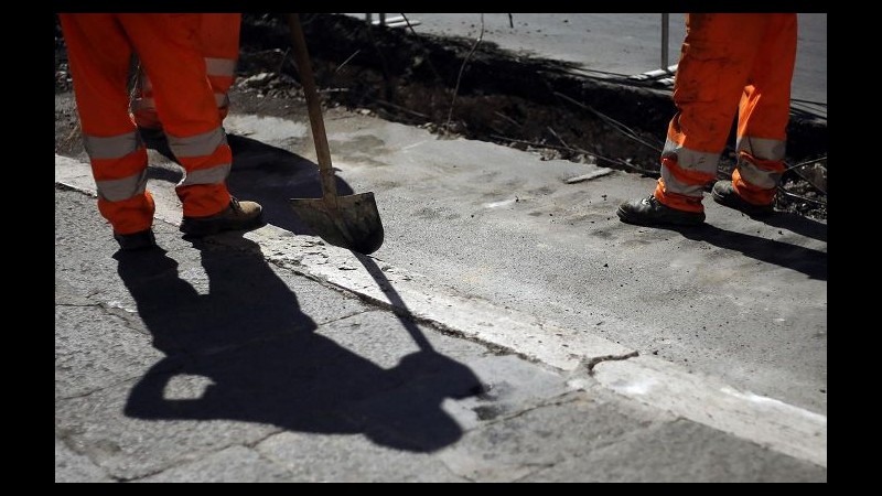 Istat: Occupazione grandi imprese stabile a giugno, -0.5% stipendi