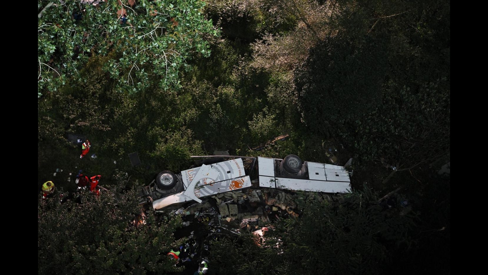Bus precipitato, funerali a Pozzuoli: lutto nazionale