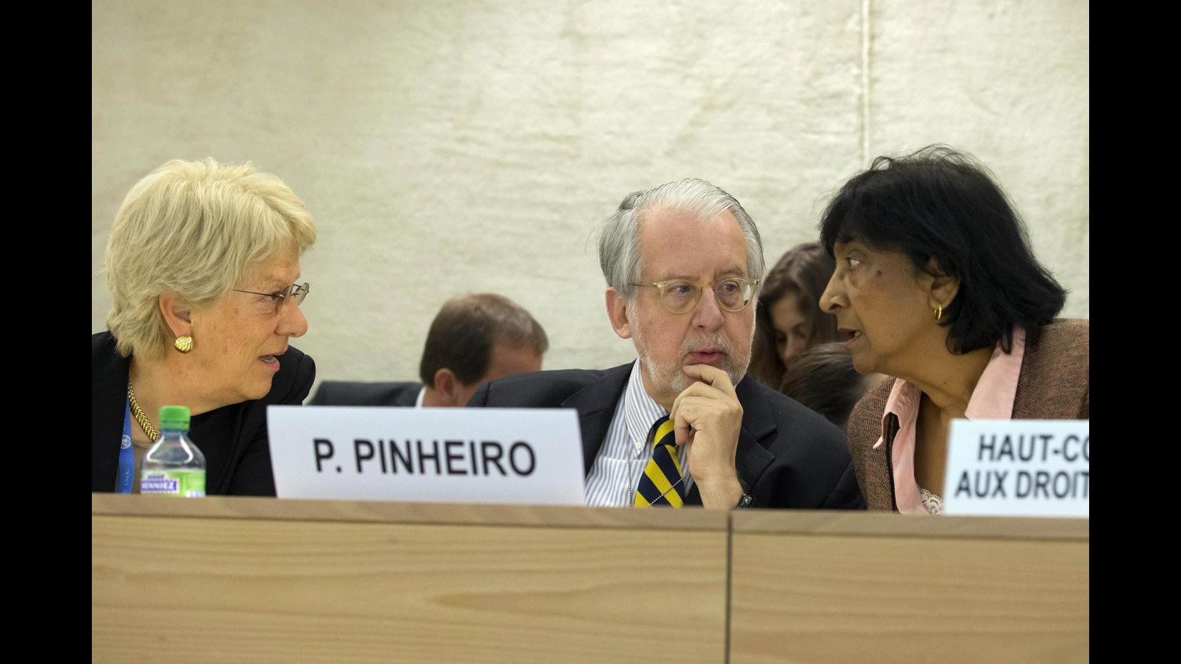 Siria, Pinheiro (Onu): Paese in caduta libera, civili vittime terrore