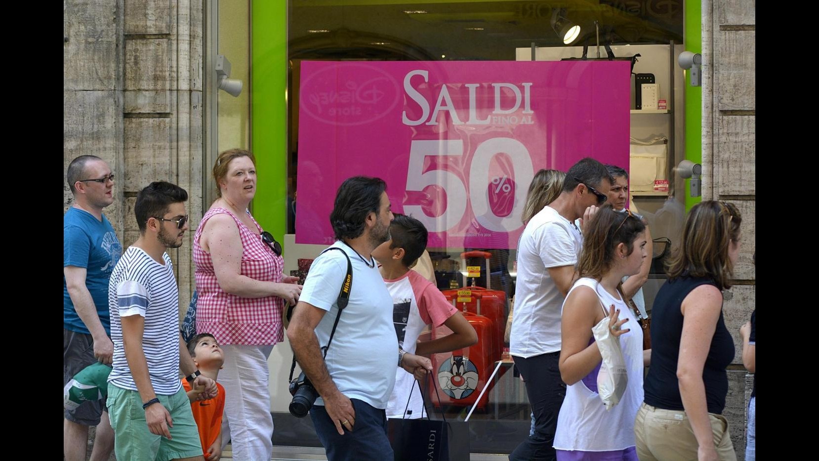 Saldi, Codacons: Chiudono con calo vendite del 5-8% rispetto al 2013