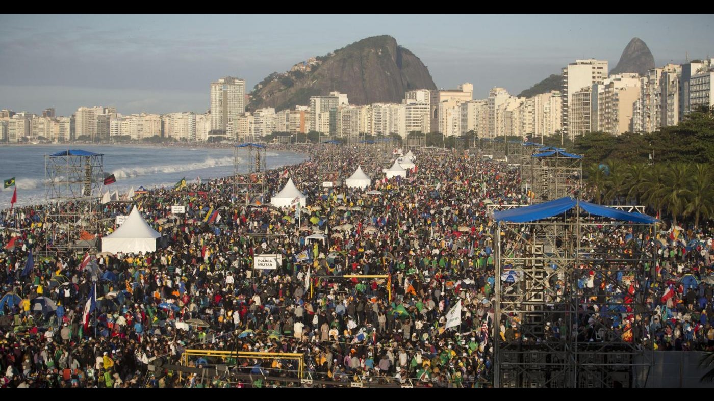 Gmg, tre milioni a Copacabana per messa finale Papa Francesco