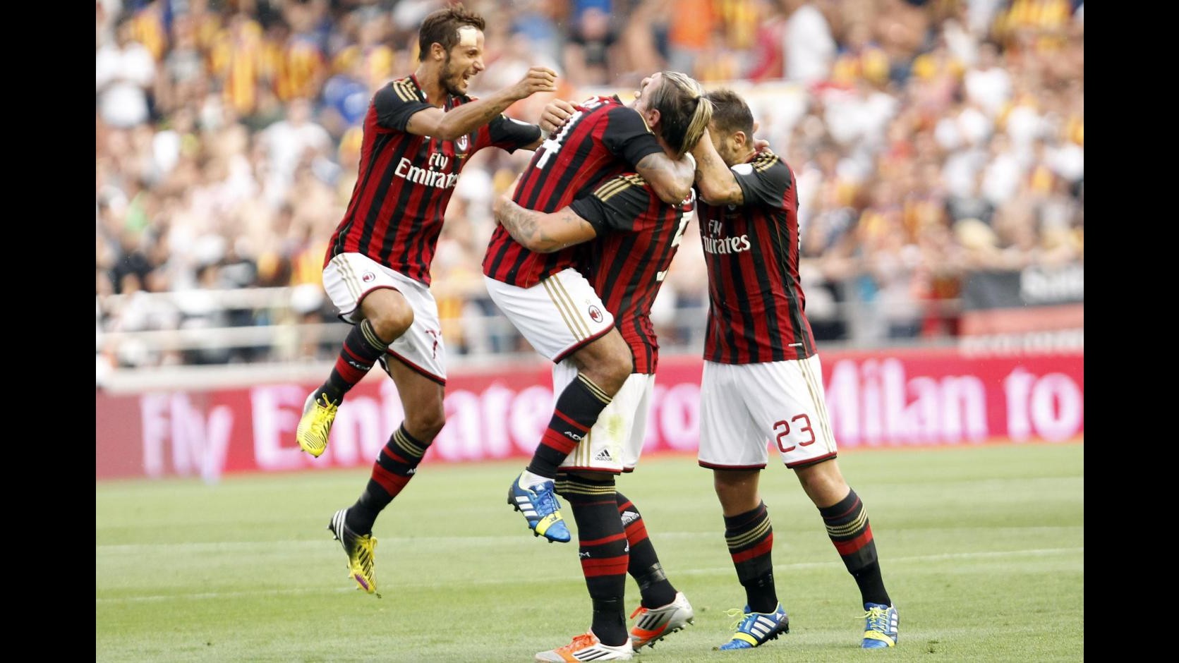 Milan ok con il Valencia, al Mestalla finisce 2-1: a segno Robinho e De Jong