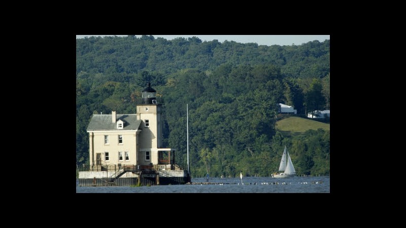 Usa, barca si scontra con chiatta su fiume Hudson: 4 feriti,2 dispersi