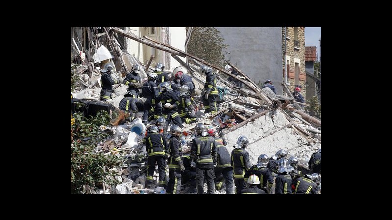 Francia, crolla edificio: morto un bimbo, 10 persone sotto le macerie