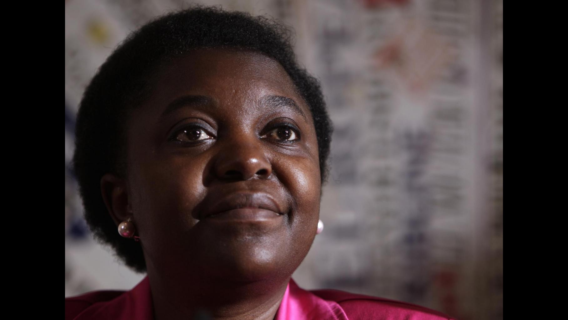 Banane contro Kyenge, lei: Triste sprecare così il cibo