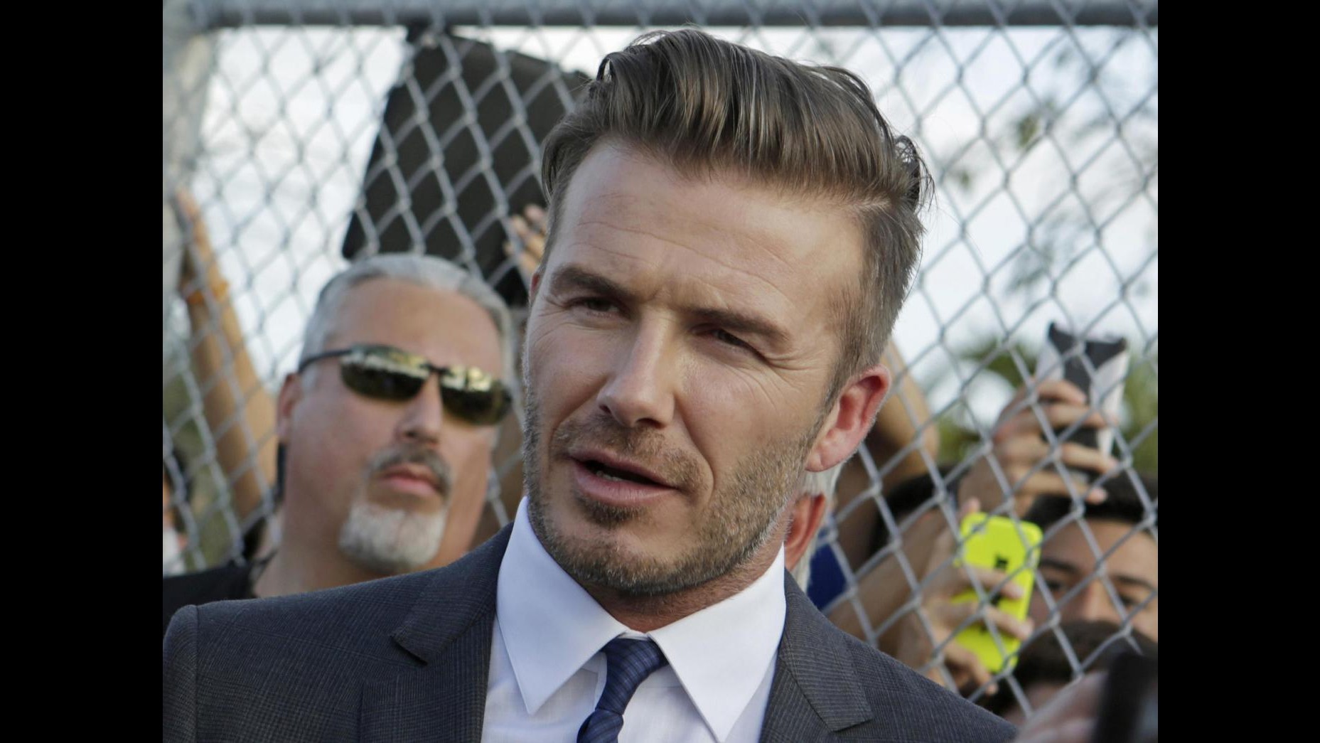 Incidente in moto per David Beckham: cade ma resta illeso