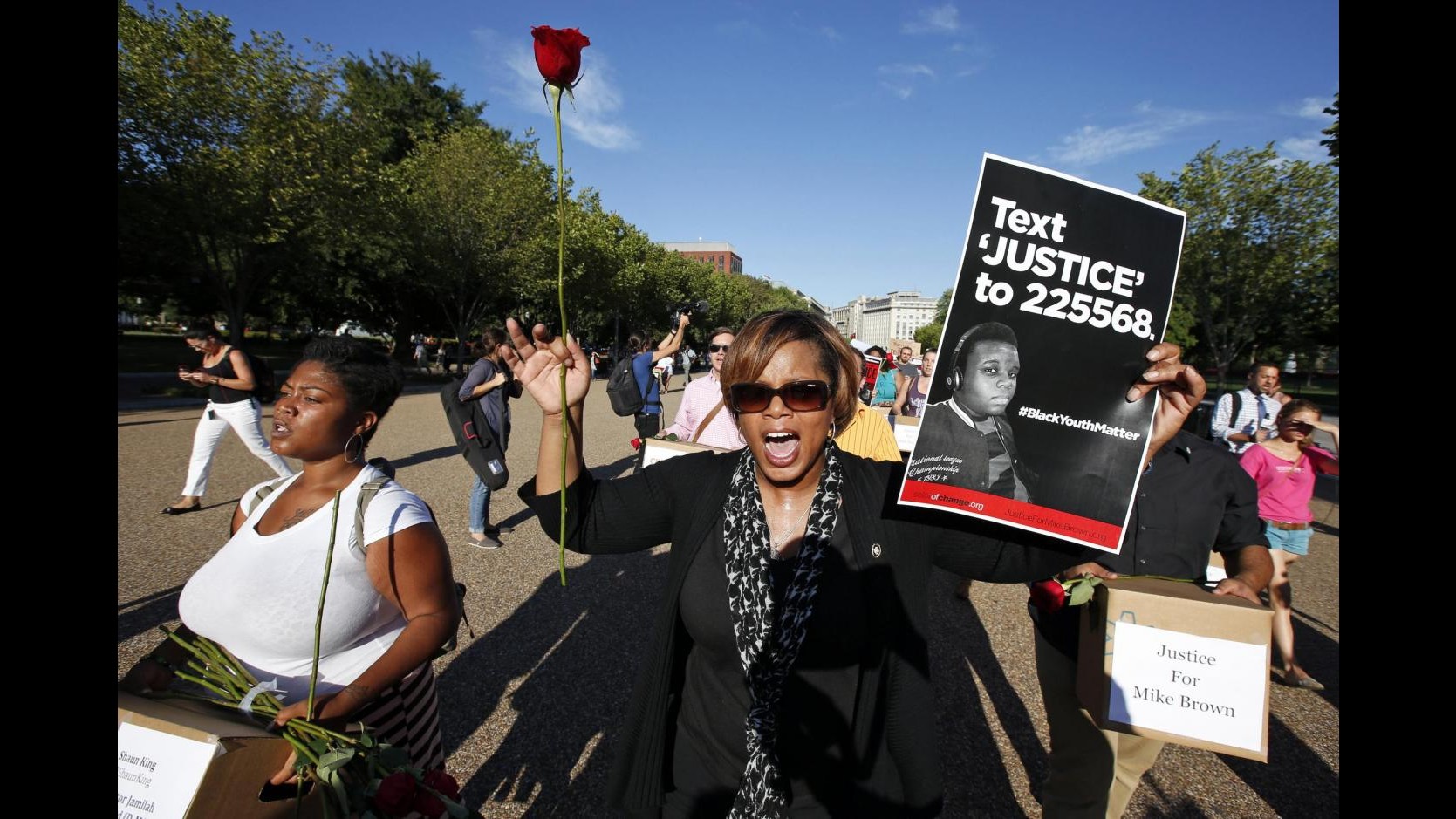 Usa, manifestazione pacifica a Ferguson per ricordare Michael Brown