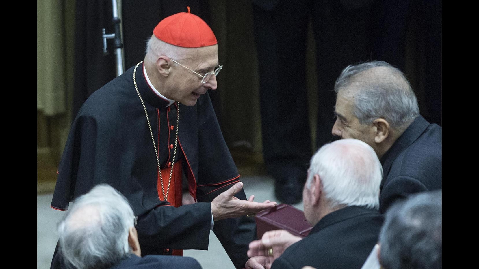 Medioriente, Bagnasco: Non tacere davanti a cancellazione cristiani