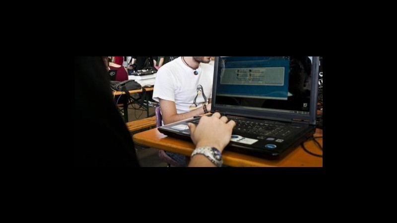 Trento, adescano 13enne sul web: 3 arresti