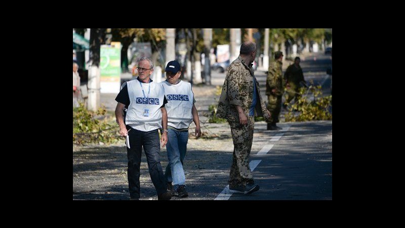Ucraina, i blindati russi sconfinano. Renzi a Putin: No a intollerabile escalation