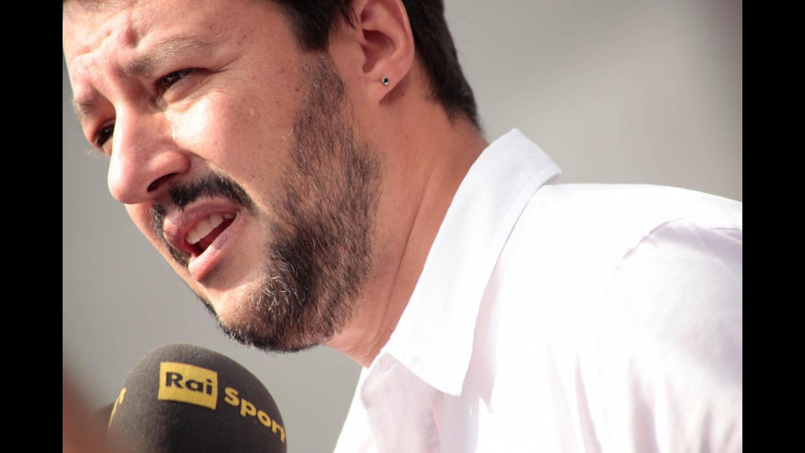 Salvini: Referendum obbligatorio per moschee. Renzi non pensa a terrorismo