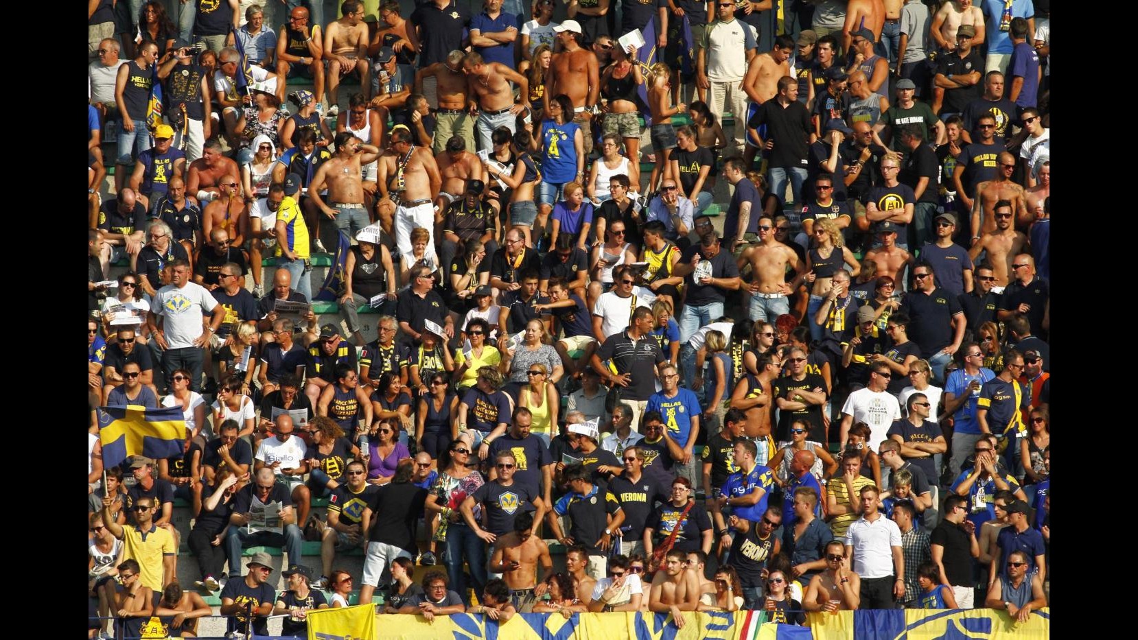 Giudice sportivo: maxi multa al Verona per intemperanze tifosi. Garcia ‘graziato’ su uso telefonino