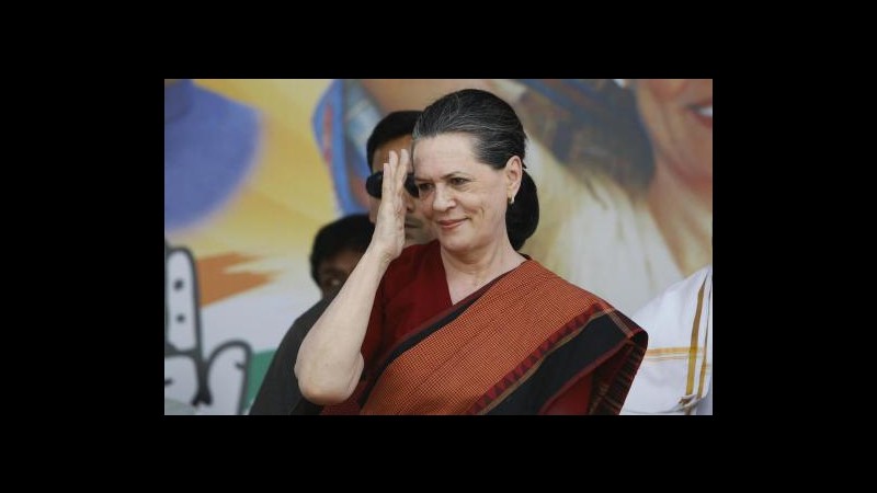 India, Sonia Gandhi dimessa dall’ospedale, sta bene