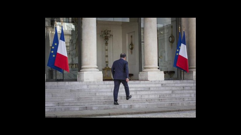 Francia annuncia rimpasto: Macron all’Economia, confermati Esteri e Difesa