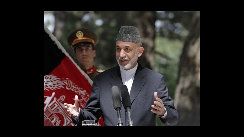 Afghanistan, Karzai in visita in Pakistan per colloqui su talebani