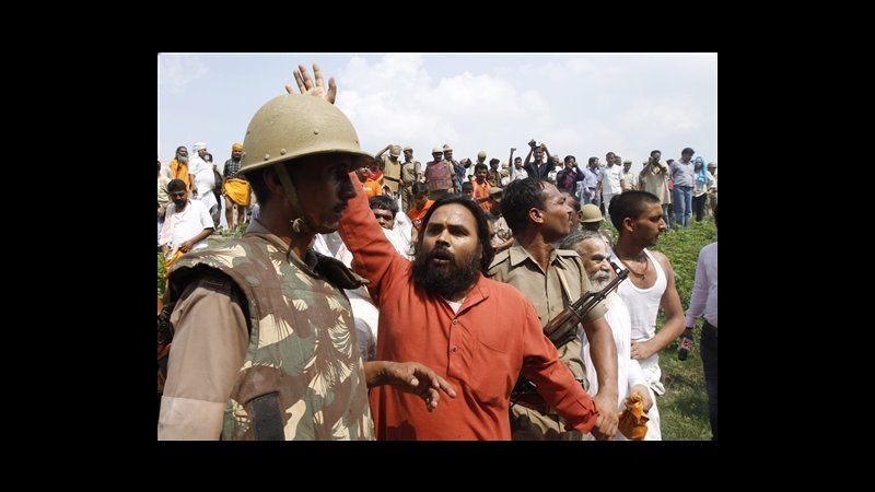 India, induisti violano divieto pellegrinaggio ad Ayodhya: 500 arresti