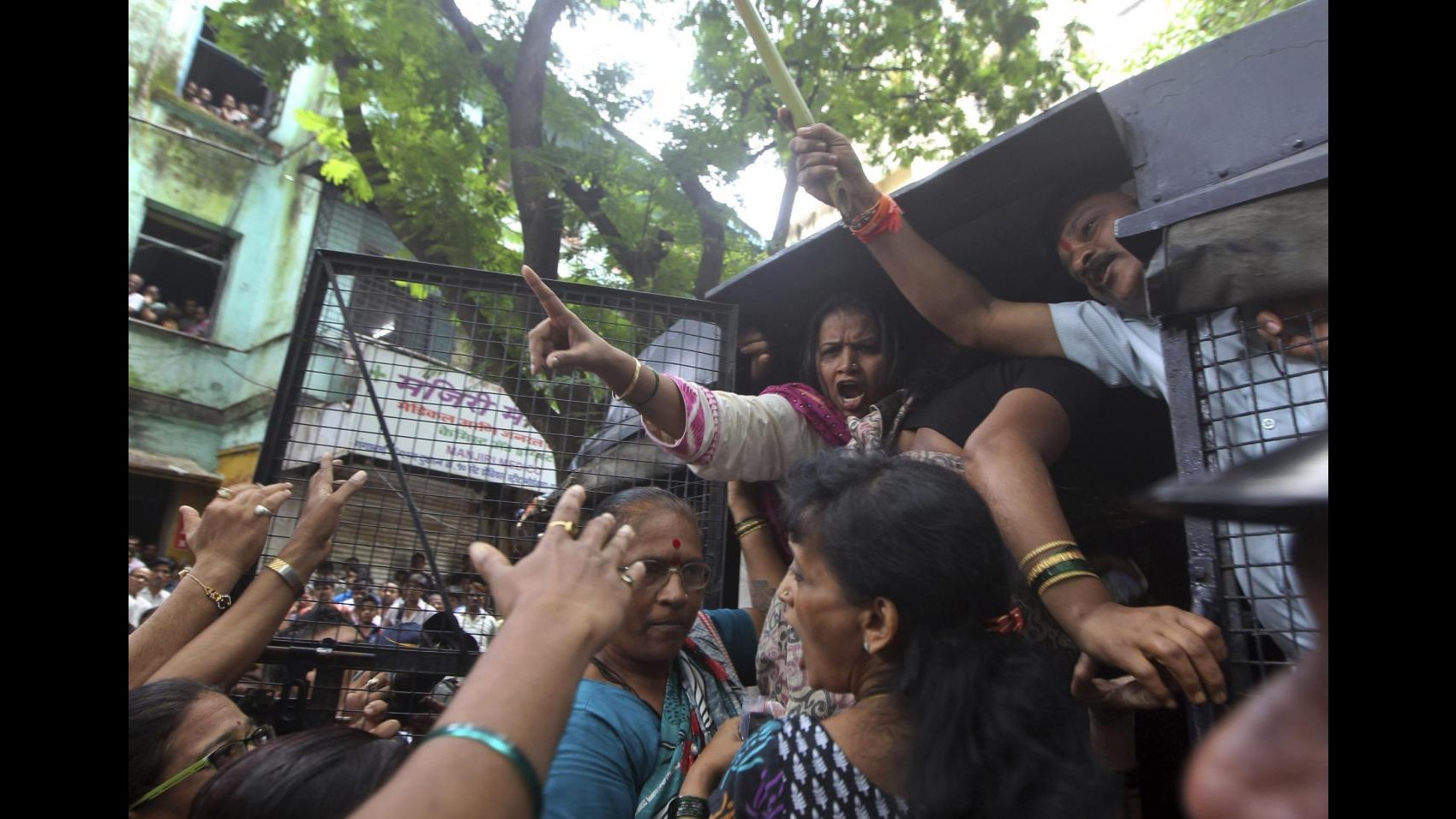 India, altri 2 arresti per stupro fotoreporter. Lei: Presto al lavoro