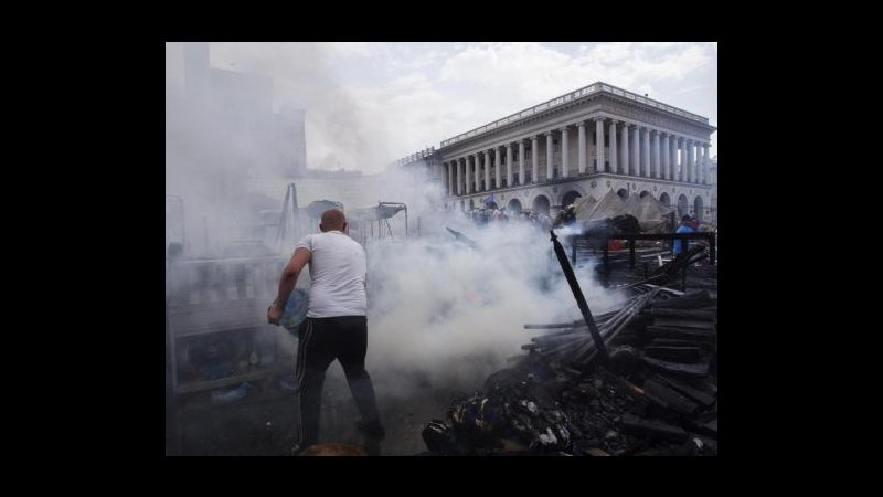 Ucraina, media: Bombardamenti nella notte a Donetsk, 3 civili uccisi