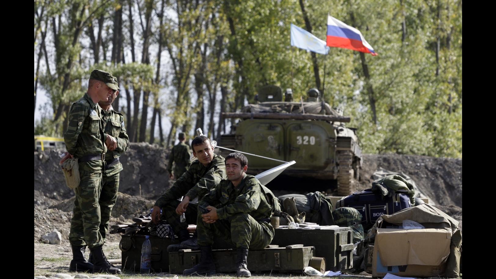 Ucraina, Lavrov nega che armi e truppe russe abbiano superato confine