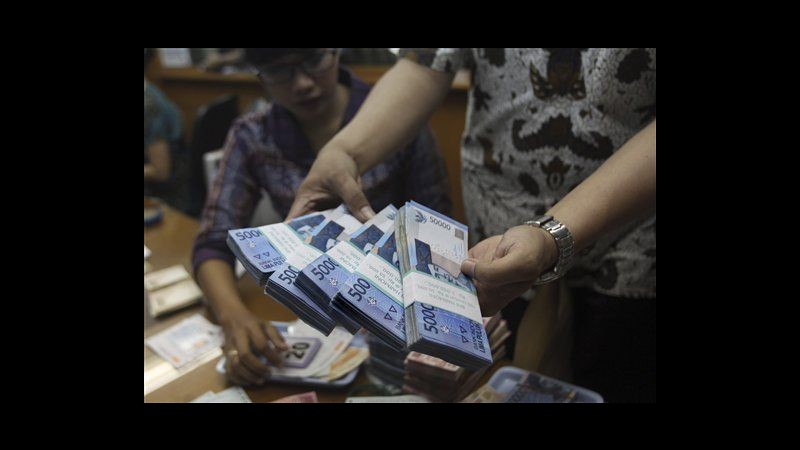 Indonesia, governo vara pacchetto misure per frenare crollo rupia