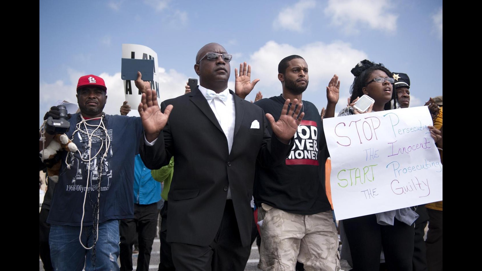 Usa, oggi pomeriggio funerali Michael Brown: padre chiede silenzio