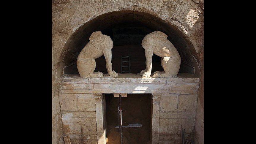 Grecia, archeologi entrano in tomba IV secolo a.C. scoperta nel nord