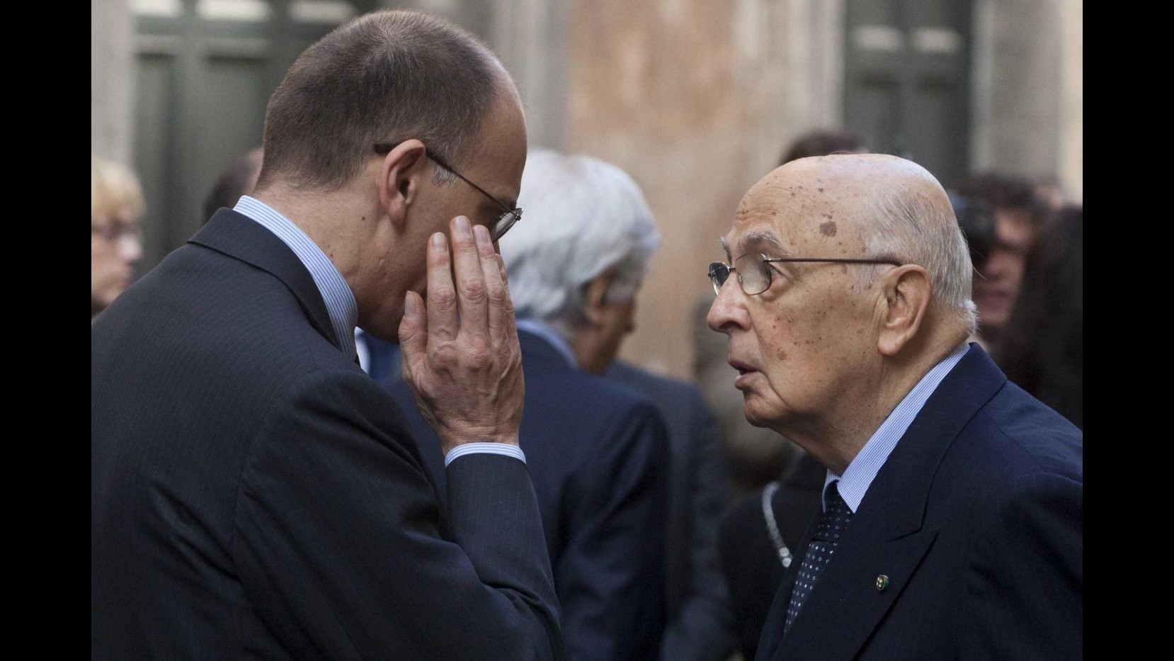 Berlusconi, resa dei conti Pdl-Pd. Letta al Colle. Grillo subito voto