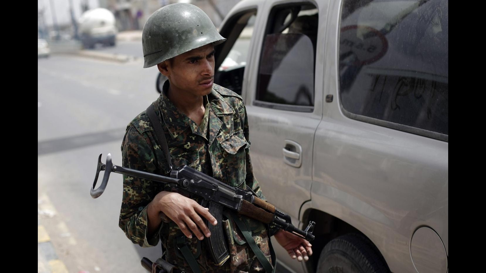 Yemen, sospetti militanti al Qaeda uccidono funzionario intelligence