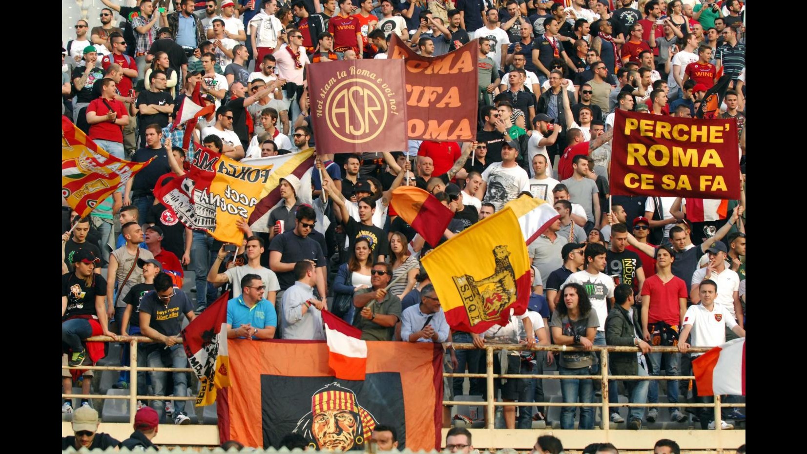 La Roma si presenta ai suoi tifosi tra applausi e fischi. Totti: Capisco la rabbia, daremo tutto