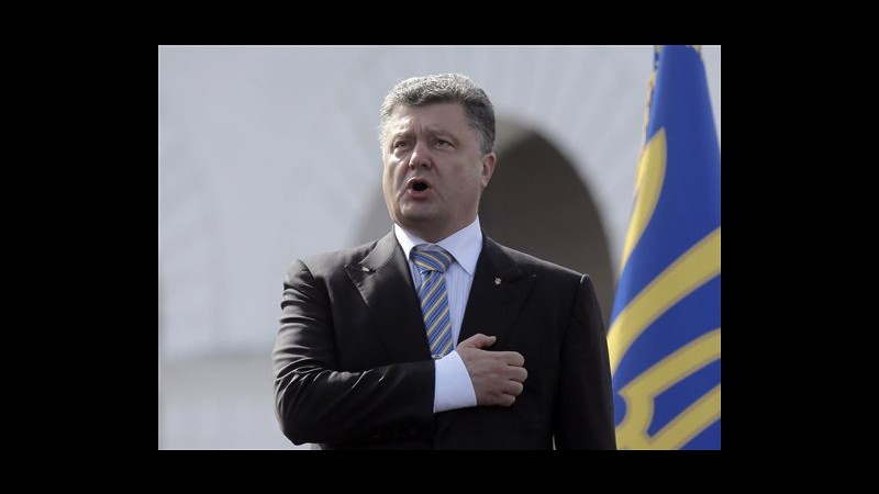 Ucraina, Poroshenko: Entro 2017 altri 2,2 mld euro per riarmo