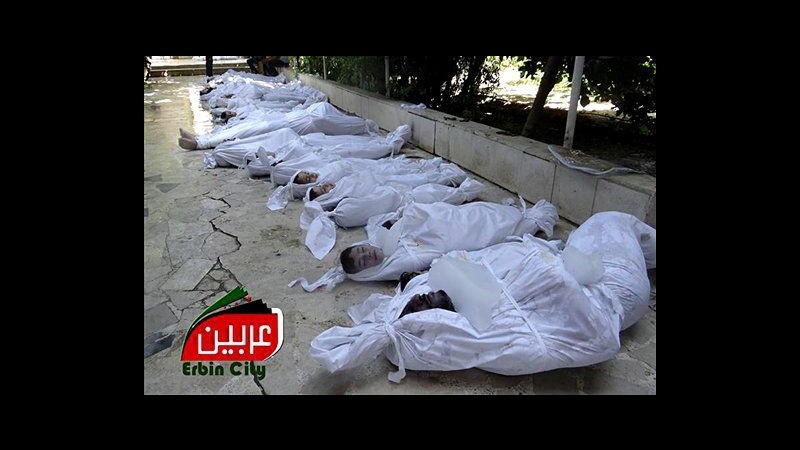 Siria, attivisti: Centinaia uccisi con gas nervino. Governo nega: Si vogliono sviare esperti Onu