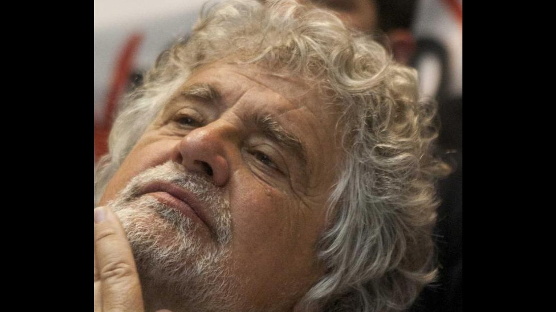 Blog Grillo: Renzie ha rotto, neanche Berlusconi ha fatto tanto schifo