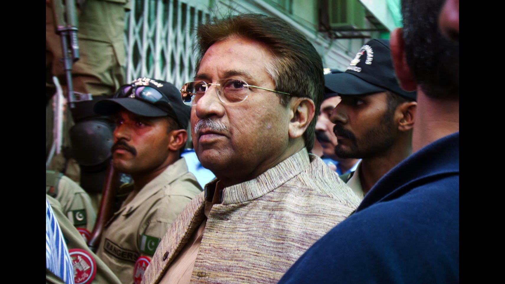 Pakistan, ex presidente Musharraf incriminato per omicidio Benazir Bhutto