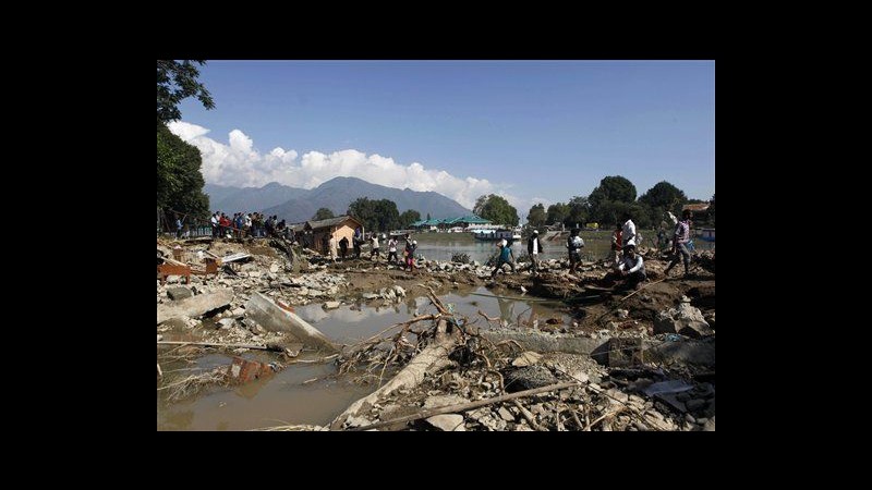 Maltempo, alluvioni Pakistan: bilancio sale a 280 morti, 500 feriti