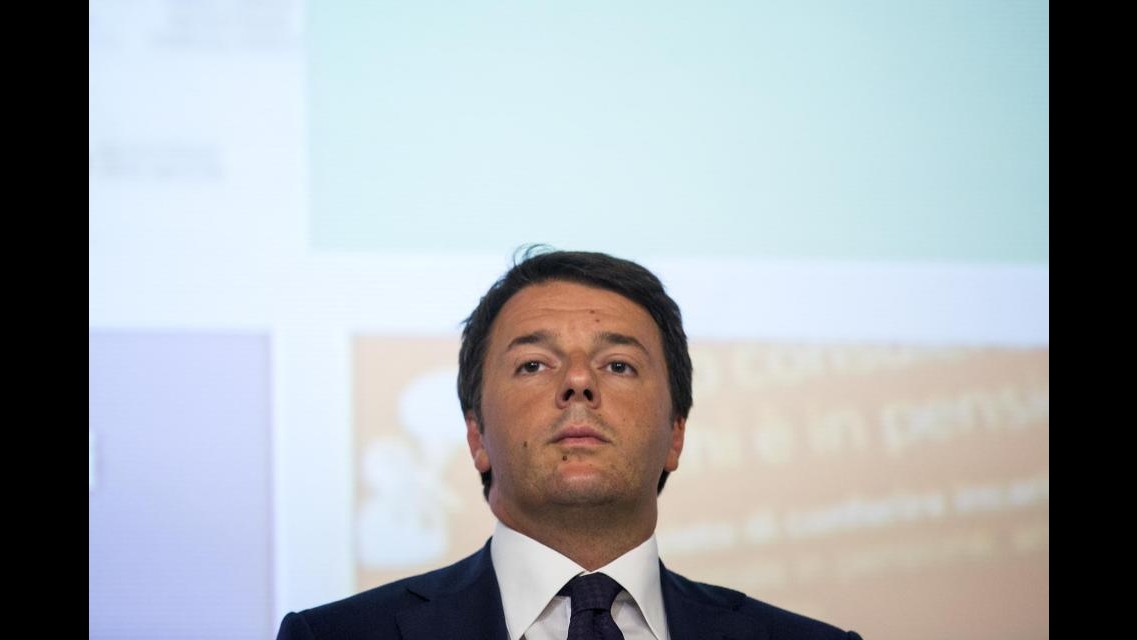 Bari, Renzi accolto alla Fiera del Levante da striscioni di protesta