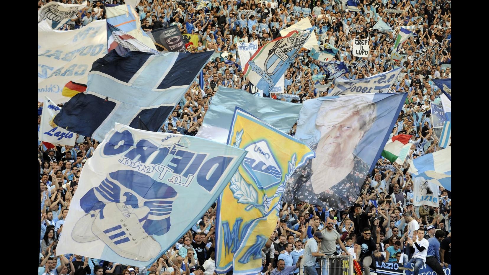 Lazio, Curva Nord chiusa un turno per cori razzisti in Supercoppa. Pogba: Tifosi ignoranti