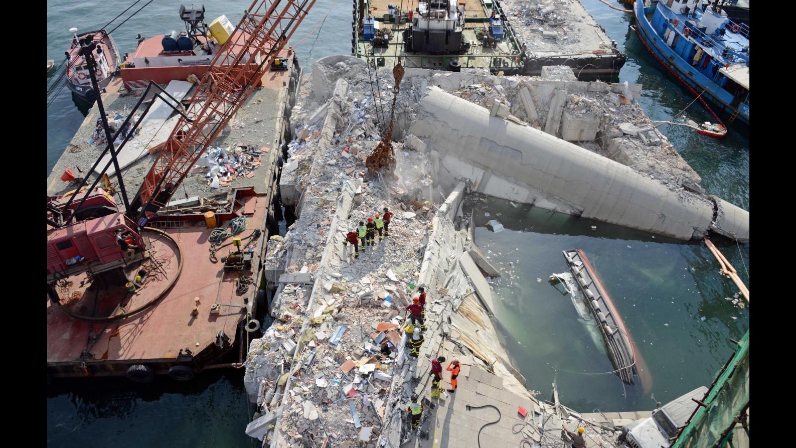 Genova, crollo torre piloti: a Rapallo targa in ricordo di vittima