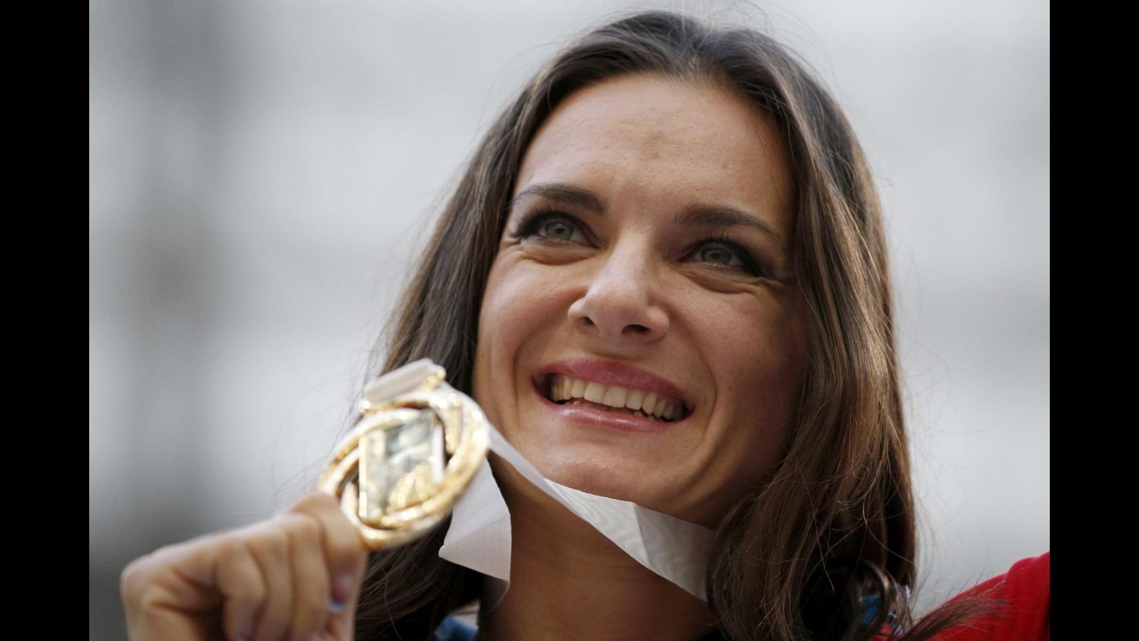 Dirigente Pd: Isinbayeva, per me possono stuprarti  Poi si scusa e si dimette
