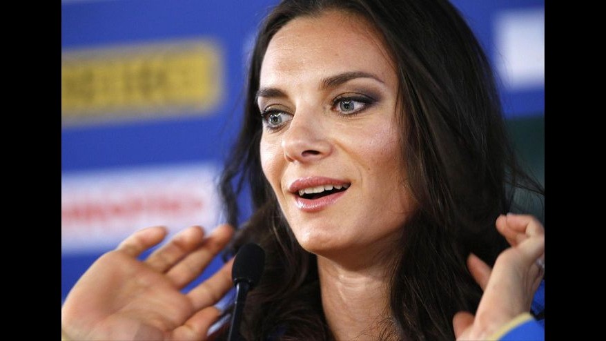 Facebook, frase choc dirigente Pd: Isinbayeva per me possono anche stuprarti