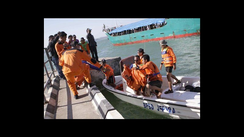 Indonesia, si rovescia barca durante festa fine Ramadan: 14 morti