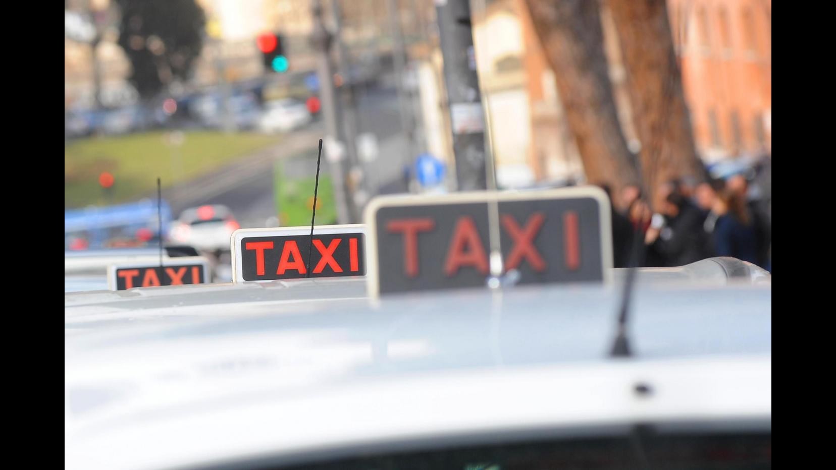 Genova, tassisti contro Uber: incontro in Prefettura