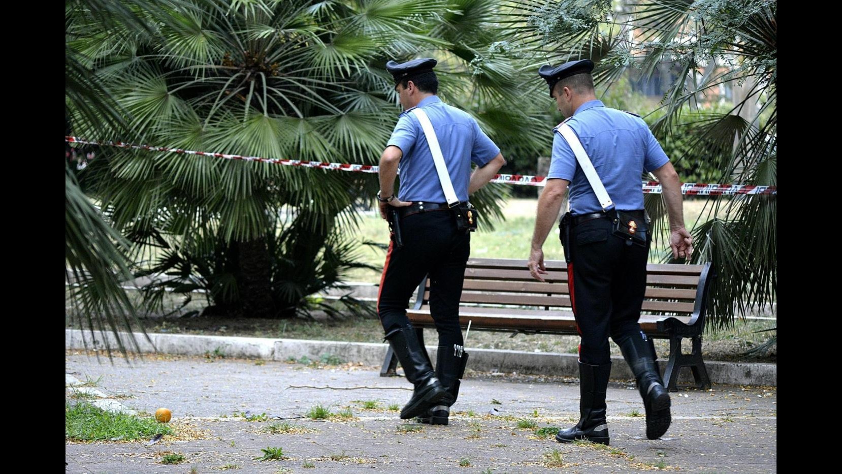 Bologna, tenta suicidio per problemi economici: salvato da carabinieri