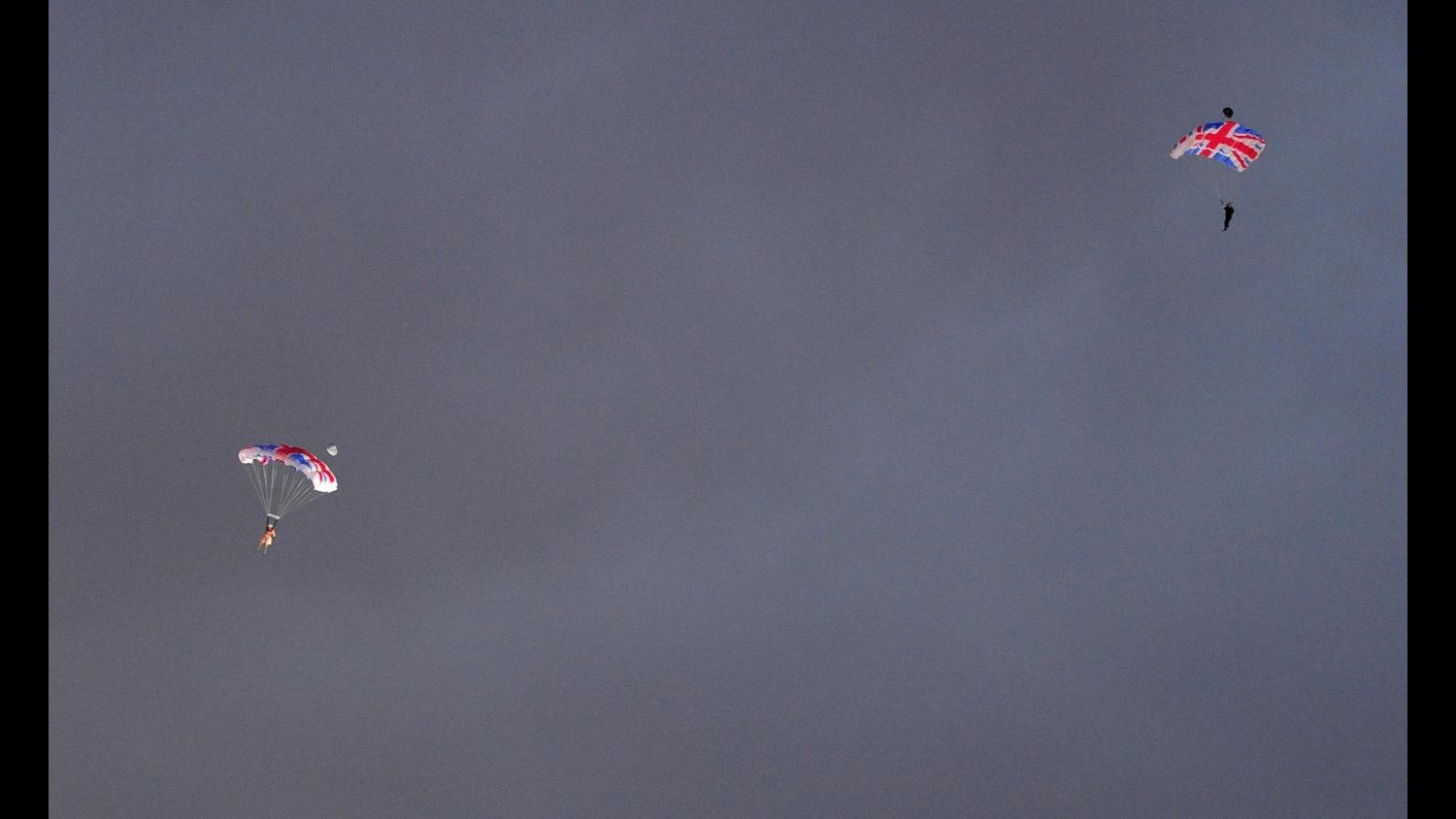 Uk, stuntman James Bond a Olimpiadi muore in incidente con paracadute