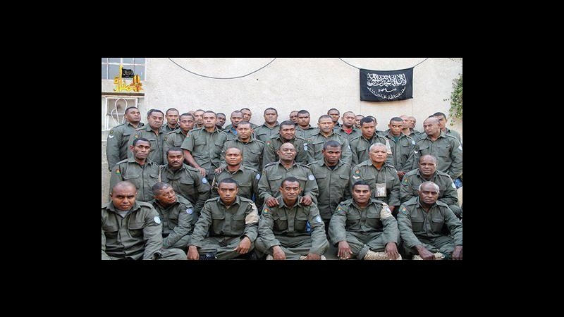 Siria, al-Jazeera: al-Nusra libera 45 caschi blu rapiti su Golan