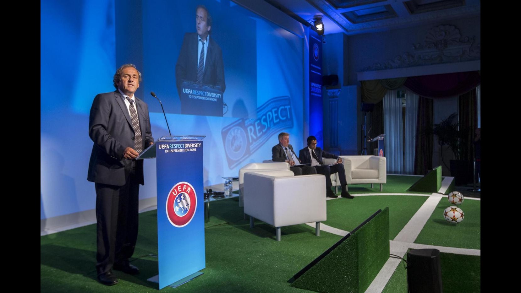 Calcio, a Roma conferenza Uefa contro razzismo. Platini: Flagello che combattiamo