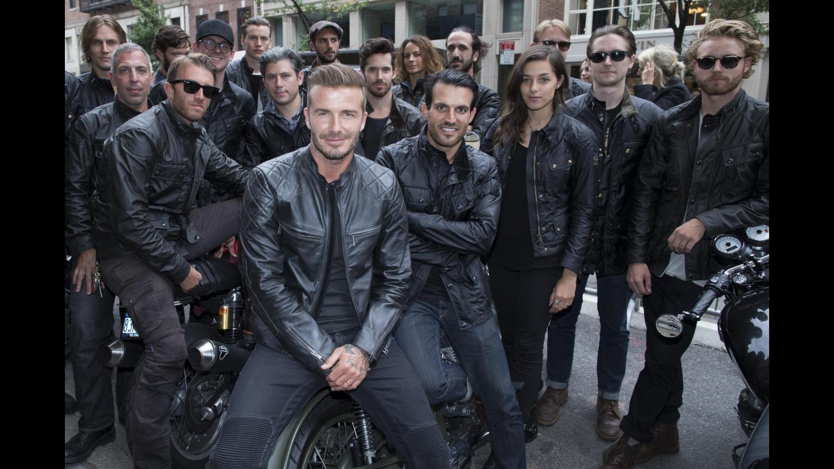 David Beckham lancia linea moda uomo e promuove mamma Kate e papà William