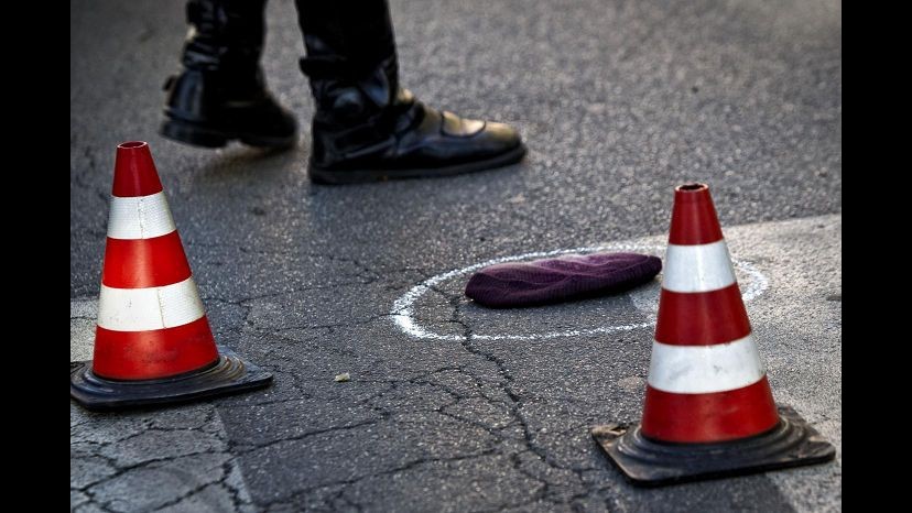 Bari, ciclista investito da auto vigilantes: morto sul colpo