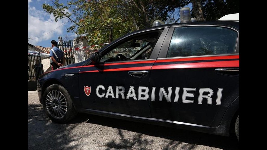 Roma, tenta di rubare 50 rosari in negozio: arrestato