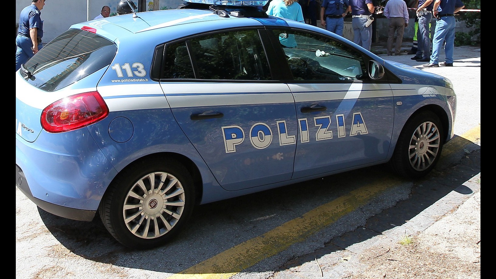 Lecce, parcheggiatore abusivo aggredisce poliziotti: arrestato